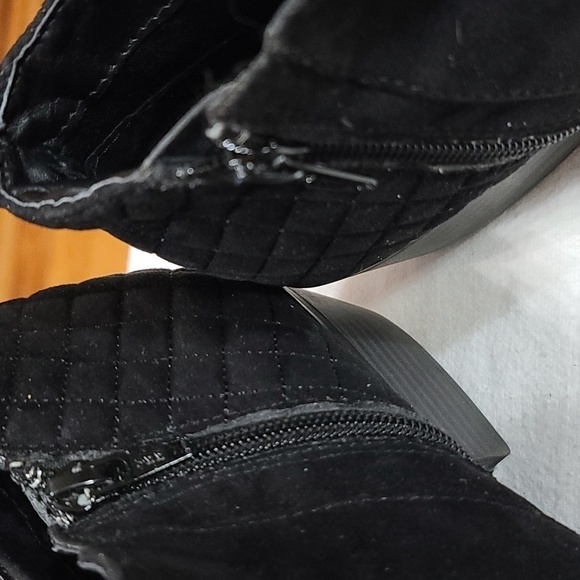 Style & Co Womens Black Suede Ankle Booties Side Zips Quilted Sz 10 GUC READ - Picture 11 of 14